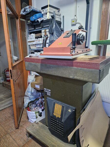 Vand atelier de incaltaminte complet echipat